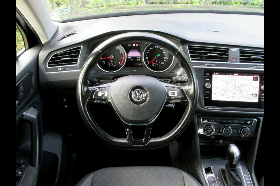 Volkswagen Tiguan 1.5 TSI Life Automaat * Trekhaak * LED *