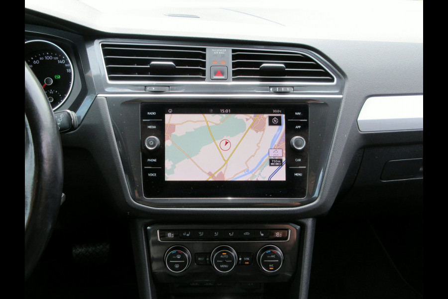 Volkswagen Tiguan 1.5 TSI Life Automaat * Trekhaak * LED *