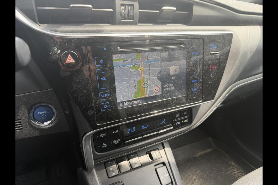 Toyota Auris 1.8 Hybrid Executive . GARANTIE TOT 02-2029 . STOEL VERWARMING . NAVIGATIE . CRUISE CONTROL .