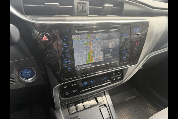 Toyota Auris 1.8 Hybrid Executive . GARANTIE TOT 02-2029 . STOEL VERWARMING . NAVIGATIE . CRUISE CONTROL .