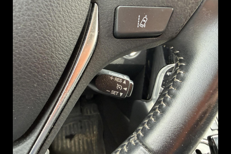 Toyota Auris 1.8 Hybrid Executive . GARANTIE TOT 02-2029 . STOEL VERWARMING . NAVIGATIE . CRUISE CONTROL .