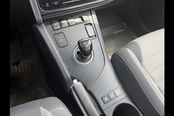 Toyota Auris 1.8 Hybrid Executive . GARANTIE TOT 02-2029 . STOEL VERWARMING . NAVIGATIE . CRUISE CONTROL .