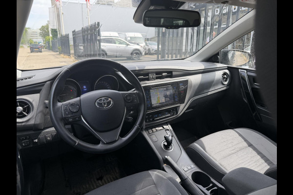 Toyota Auris 1.8 Hybrid Executive . GARANTIE TOT 02-2029 . STOEL VERWARMING . NAVIGATIE . CRUISE CONTROL .