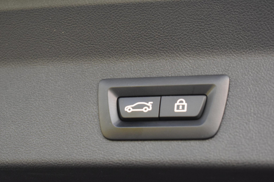 BMW X3 M40i xDrive High Executive Pano HUD Lane Camera Keyless HK