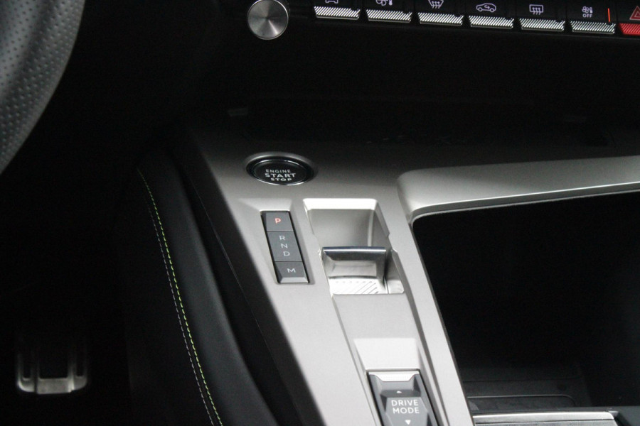 Peugeot 308 1.2 Hybrid 145PK AUTOMAAT GT | PANORAMA SCHUIF/KANTEL DAK | AFNEEMBARE TREKHAAK | NAVIGATIE | SENSATION PACK: FOCAL HIFI SYSTEM (PREMIUM HIFI SYSTEEM MET 10 SPEAKERS)/DRAADLOZE TELEFOONLADER | 360° VISION & DRIVE ASSIST PLUS PACK: ACHTERUITRIJCAMERA 360° VISEOPARK 3 (4 CAMERA'S)/PARKEERHULP VOOR EN ACHTER/ANTI DIEFSTAL ALARM/PEUGEOT i-COCKPIT MET CONFIGUREERBAAR 3D-INSTRUMENTENPANEEL/CLEAN CABIN | ALCANTARA EXECUTIVE PACK: BEKLEDING ALCANTARA/KUNSTLEDER INCL. ELEKTRISCH BEDIENBARE AGR STOEL EN MASSAGE OP BEIDE VOORSTOELEN | 18" LICHTMETALEN VELGEN "PORTLAND" | NAVIGATI