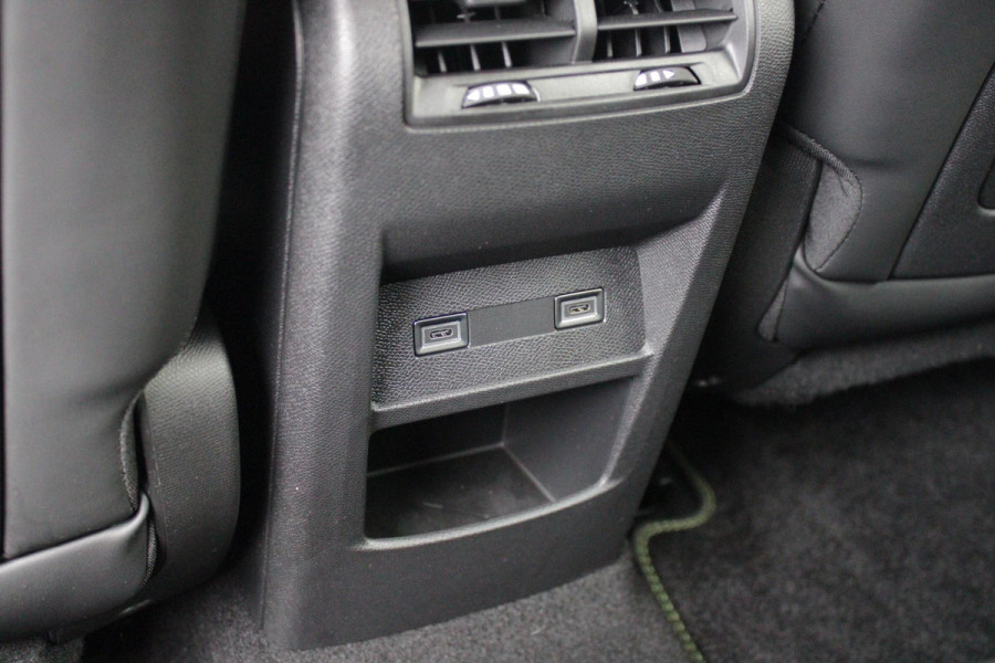 Peugeot 308 1.2 Hybrid 145PK AUTOMAAT GT | PANORAMA SCHUIF/KANTEL DAK | AFNEEMBARE TREKHAAK | NAVIGATIE | SENSATION PACK: FOCAL HIFI SYSTEM (PREMIUM HIFI SYSTEEM MET 10 SPEAKERS)/DRAADLOZE TELEFOONLADER | 360° VISION & DRIVE ASSIST PLUS PACK: ACHTERUITRIJCAMERA 360° VISEOPARK 3 (4 CAMERA'S)/PARKEERHULP VOOR EN ACHTER/ANTI DIEFSTAL ALARM/PEUGEOT i-COCKPIT MET CONFIGUREERBAAR 3D-INSTRUMENTENPANEEL/CLEAN CABIN | ALCANTARA EXECUTIVE PACK: BEKLEDING ALCANTARA/KUNSTLEDER INCL. ELEKTRISCH BEDIENBARE AGR STOEL EN MASSAGE OP BEIDE VOORSTOELEN | 18" LICHTMETALEN VELGEN "PORTLAND" | NAVIGATI
