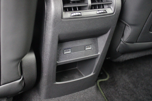 Peugeot 308 1.2 Hybrid 145PK AUTOMAAT GT | PANORAMA SCHUIF/KANTEL DAK | AFNEEMBARE TREKHAAK | NAVIGATIE | SENSATION PACK: FOCAL HIFI SYSTEM (PREMIUM HIFI SYSTEEM MET 10 SPEAKERS)/DRAADLOZE TELEFOONLADER | 360° VISION & DRIVE ASSIST PLUS PACK: ACHTERUITRIJCAMERA 360° VISEOPARK 3 (4 CAMERA'S)/PARKEERHULP VOOR EN ACHTER/ANTI DIEFSTAL ALARM/PEUGEOT i-COCKPIT MET CONFIGUREERBAAR 3D-INSTRUMENTENPANEEL/CLEAN CABIN | ALCANTARA EXECUTIVE PACK: BEKLEDING ALCANTARA/KUNSTLEDER INCL. ELEKTRISCH BEDIENBARE AGR STOEL EN MASSAGE OP BEIDE VOORSTOELEN | 18" LICHTMETALEN VELGEN "PORTLAND" | NAVIGATI