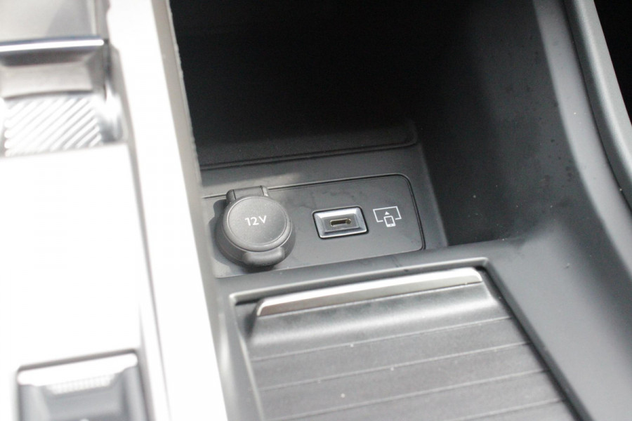 Peugeot 308 1.2 Hybrid 145PK AUTOMAAT GT | PANORAMA SCHUIF/KANTEL DAK | AFNEEMBARE TREKHAAK | NAVIGATIE | SENSATION PACK: FOCAL HIFI SYSTEM (PREMIUM HIFI SYSTEEM MET 10 SPEAKERS)/DRAADLOZE TELEFOONLADER | 360° VISION & DRIVE ASSIST PLUS PACK: ACHTERUITRIJCAMERA 360° VISEOPARK 3 (4 CAMERA'S)/PARKEERHULP VOOR EN ACHTER/ANTI DIEFSTAL ALARM/PEUGEOT i-COCKPIT MET CONFIGUREERBAAR 3D-INSTRUMENTENPANEEL/CLEAN CABIN | ALCANTARA EXECUTIVE PACK: BEKLEDING ALCANTARA/KUNSTLEDER INCL. ELEKTRISCH BEDIENBARE AGR STOEL EN MASSAGE OP BEIDE VOORSTOELEN | 18" LICHTMETALEN VELGEN "PORTLAND" | NAVIGATI