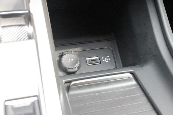 Peugeot 308 1.2 Hybrid 145PK AUTOMAAT GT | PANORAMA SCHUIF/KANTEL DAK | AFNEEMBARE TREKHAAK | NAVIGATIE | SENSATION PACK: FOCAL HIFI SYSTEM (PREMIUM HIFI SYSTEEM MET 10 SPEAKERS)/DRAADLOZE TELEFOONLADER | 360° VISION & DRIVE ASSIST PLUS PACK: ACHTERUITRIJCAMERA 360° VISEOPARK 3 (4 CAMERA'S)/PARKEERHULP VOOR EN ACHTER/ANTI DIEFSTAL ALARM/PEUGEOT i-COCKPIT MET CONFIGUREERBAAR 3D-INSTRUMENTENPANEEL/CLEAN CABIN | ALCANTARA EXECUTIVE PACK: BEKLEDING ALCANTARA/KUNSTLEDER INCL. ELEKTRISCH BEDIENBARE AGR STOEL EN MASSAGE OP BEIDE VOORSTOELEN | 18" LICHTMETALEN VELGEN "PORTLAND" | NAVIGATI