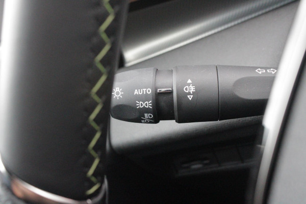 Peugeot 308 1.2 Hybrid 145PK AUTOMAAT GT | PANORAMA SCHUIF/KANTEL DAK | AFNEEMBARE TREKHAAK | NAVIGATIE | SENSATION PACK: FOCAL HIFI SYSTEM (PREMIUM HIFI SYSTEEM MET 10 SPEAKERS)/DRAADLOZE TELEFOONLADER | 360° VISION & DRIVE ASSIST PLUS PACK: ACHTERUITRIJCAMERA 360° VISEOPARK 3 (4 CAMERA'S)/PARKEERHULP VOOR EN ACHTER/ANTI DIEFSTAL ALARM/PEUGEOT i-COCKPIT MET CONFIGUREERBAAR 3D-INSTRUMENTENPANEEL/CLEAN CABIN | ALCANTARA EXECUTIVE PACK: BEKLEDING ALCANTARA/KUNSTLEDER INCL. ELEKTRISCH BEDIENBARE AGR STOEL EN MASSAGE OP BEIDE VOORSTOELEN | 18" LICHTMETALEN VELGEN "PORTLAND" | NAVIGATI