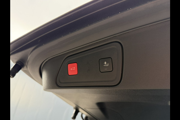 Peugeot 3008 1.6 HYbrid4 300 GT | Camera 360 | kantel schuifdak | Apple carplay/Android Auto | Stoelverwarming