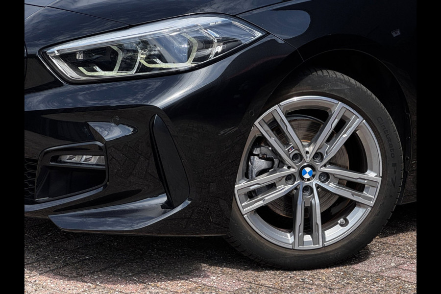 BMW 1-serie 118i M-Sport | Pano | NL-Auto | Leder + Sportstoelen | Camera | Stoelverwarming