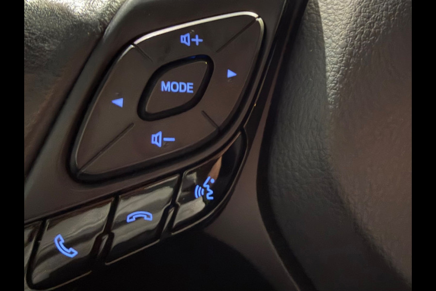 Toyota C-HR 1.8 Hybrid Style 122pk Bi-Tone, CarPlay, Camera, Stoel-stuurverw,