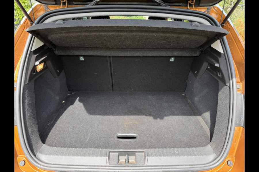Renault Captur 1.0 TCe 100 Intens . GARANTIE TOT 02-2030! . NAVIGATIE . PARKEERSENSOREN ACHTER . CRUISE CONTROL .