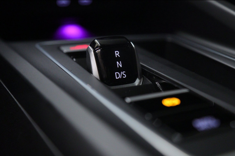 Volkswagen Golf 1.4 eHybrid GTE /PANO/IQLIGHT/CAM/CARPLAY/ACC/KEYLESS/VOL