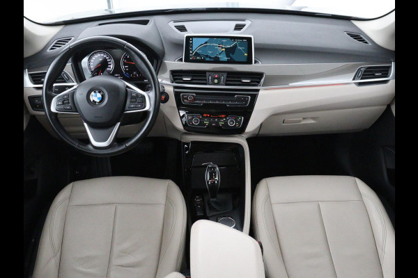BMW X1 sDrive20i Orange Edition II | Leder | Trekhaak | Head-up | Park assist | Sfeerverlichting | Stoelverwarming | Climate control | Full LED | Navigatie |