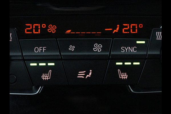 BMW X1 sDrive20i Orange Edition II | Leder | Trekhaak | Head-up | Park assist | Sfeerverlichting | Stoelverwarming | Climate control | Full LED | Navigatie |