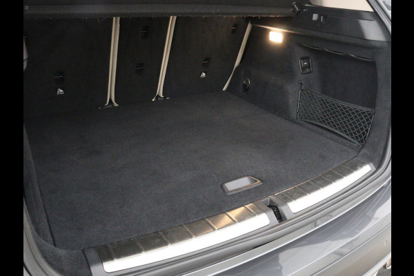 BMW X1 sDrive20i Orange Edition II | Leder | Trekhaak | Head-up | Park assist | Sfeerverlichting | Stoelverwarming | Climate control | Full LED | Navigatie |
