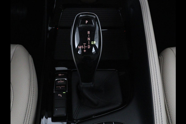 BMW X1 sDrive20i Orange Edition II | Leder | Trekhaak | Head-up | Park assist | Sfeerverlichting | Stoelverwarming | Climate control | Full LED | Navigatie |