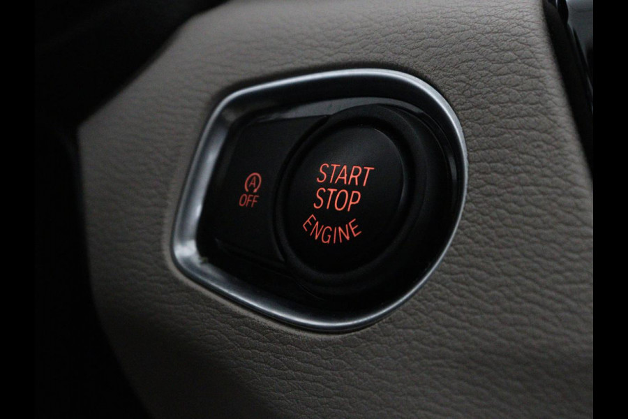 BMW X1 sDrive20i Orange Edition II | Leder | Trekhaak | Head-up | Park assist | Sfeerverlichting | Stoelverwarming | Climate control | Full LED | Navigatie |