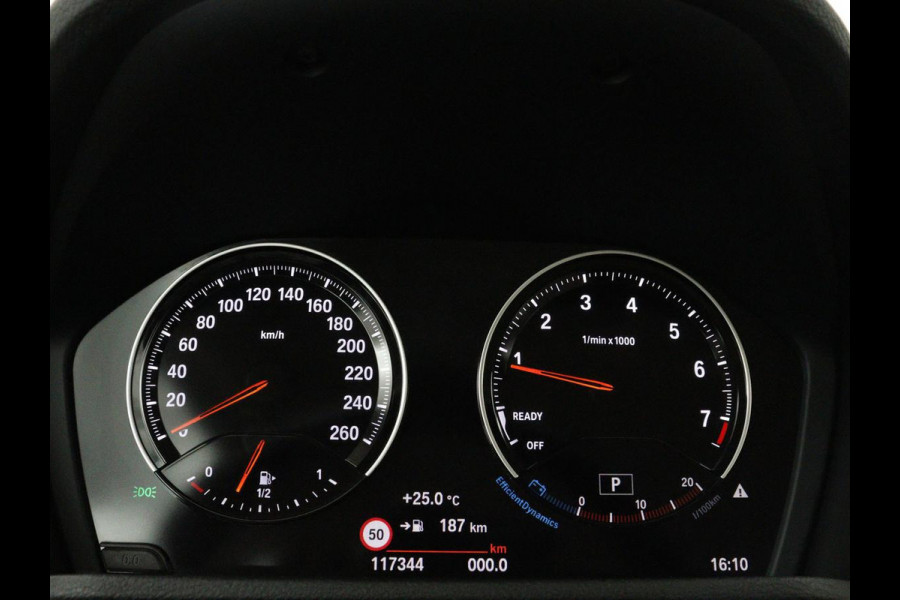 BMW X1 sDrive20i Orange Edition II | Leder | Trekhaak | Head-up | Park assist | Sfeerverlichting | Stoelverwarming | Climate control | Full LED | Navigatie |