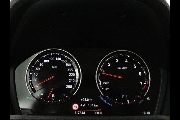 BMW X1 sDrive20i Orange Edition II | Leder | Trekhaak | Head-up | Park assist | Sfeerverlichting | Stoelverwarming | Climate control | Full LED | Navigatie |
