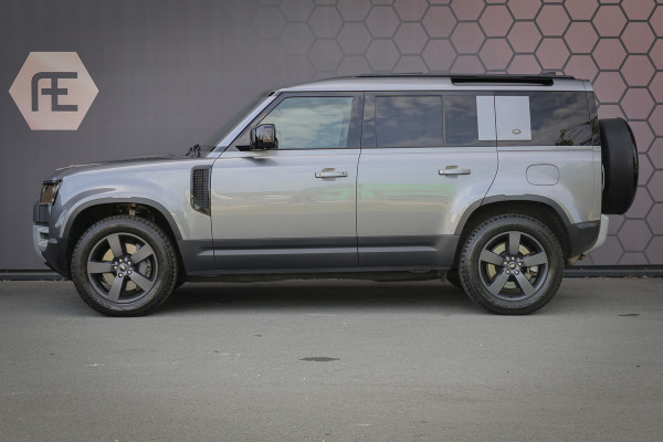 Land Rover Defender 110 P400e | PANORAMADAK | STOELVERWARMING | COLD CLIMATE PACK INCL. VOORRUIT EN STUURWIELVERWARMING | ELEK. TREKHAAK | LED KOPLA