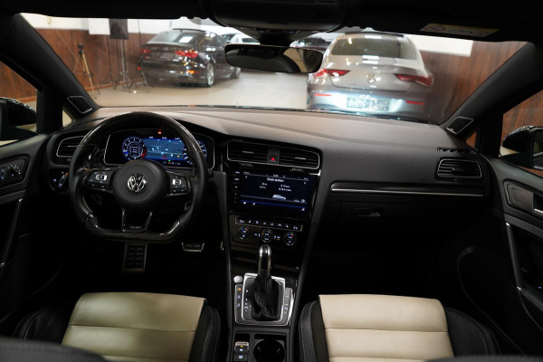 Volkswagen Golf 2.0 TSI 4Motion R BOMVOL|AKRA||MEMORY|