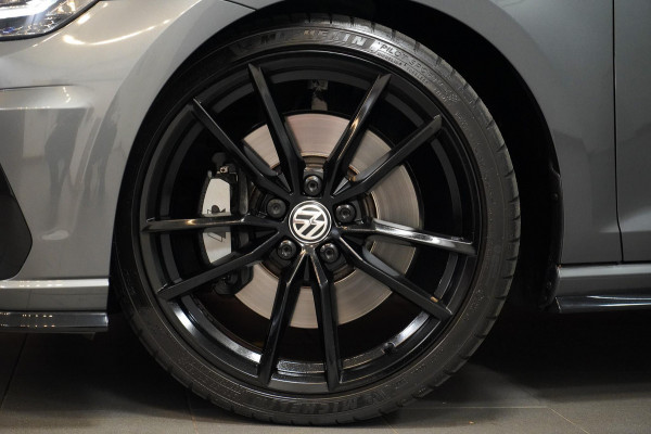 Volkswagen Golf 2.0 TSI 4Motion R BOMVOL|AKRA||MEMORY|