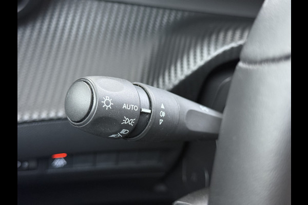 Peugeot e-208 EV 5Drs Allure Pack 50kWh SOH 90% 360°Camera Stoelverwarming 3D-Navi Ecc Pdc Apple Carplay Android Auto Keyless Cruise Control Regen-Lichtsensor Privacy Glas Lmv Led Lane Assist Isofix DAB Bluetooth