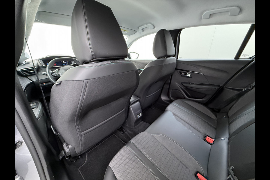 Peugeot e-208 EV 5Drs Allure Pack 50kWh SOH 90% 360°Camera Stoelverwarming 3D-Navi Ecc Pdc Apple Carplay Android Auto Keyless Cruise Control Regen-Lichtsensor Privacy Glas Lmv Led Lane Assist Isofix DAB Bluetooth