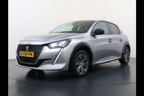 Peugeot e-208 EV 5Drs Allure Pack 50kWh SOH 90% 360°Camera Stoelverwarming 3D-Navi Ecc Pdc Apple Carplay Android Auto Keyless Cruise Control Regen-Lichtsensor Privacy Glas Lmv Led Lane Assist Isofix DAB Bluetooth