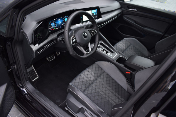 Volkswagen Golf 1.5 eTSI 150pk DSG R-Line | Pano | IQ-light | Camera
