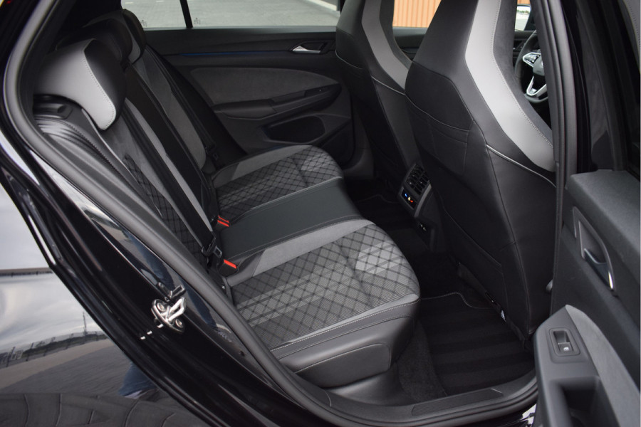 Volkswagen Golf 1.5 eTSI 150pk DSG R-Line | Pano | IQ-light | Camera