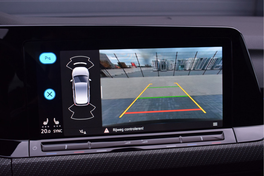 Volkswagen Golf 1.5 eTSI 150pk DSG R-Line | Pano | IQ-light | Camera