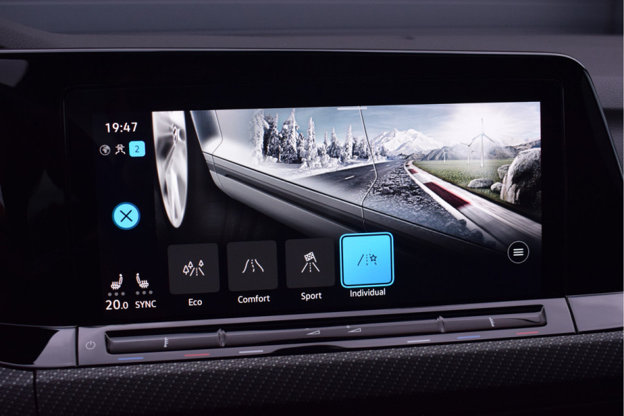 Volkswagen Golf 1.5 eTSI 150pk DSG R-Line | Pano | IQ-light | Camera