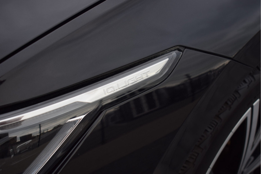 Volkswagen Golf 1.5 eTSI 150pk DSG R-Line | Pano | IQ-light | Camera