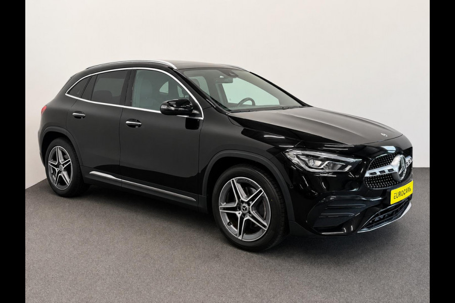 Mercedes-Benz GLA 200 AMG Line Business Solution Automaat Panoramadak Camera Stoelverwarming Ambient Lighting