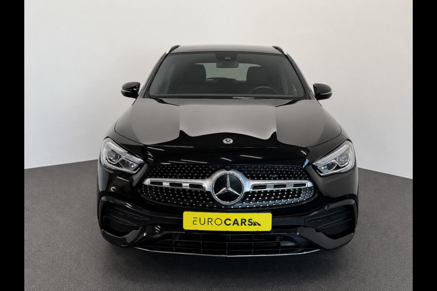Mercedes-Benz GLA 200 AMG Line Business Solution Automaat Panoramadak Camera Stoelverwarming Ambient Lighting