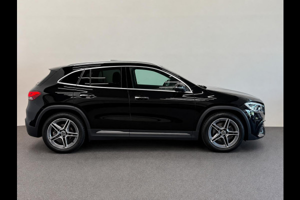 Mercedes-Benz GLA 200 AMG Line Business Solution Automaat Panoramadak Camera Stoelverwarming Ambient Lighting