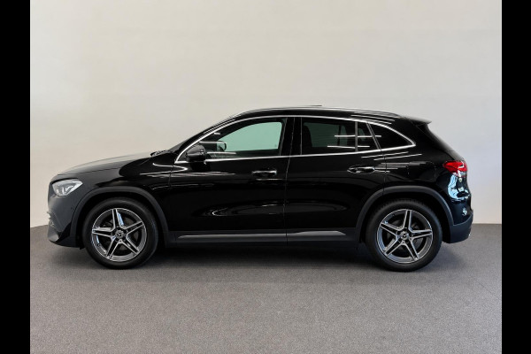 Mercedes-Benz GLA 200 AMG Line Business Solution Automaat Panoramadak Camera Stoelverwarming Ambient Lighting