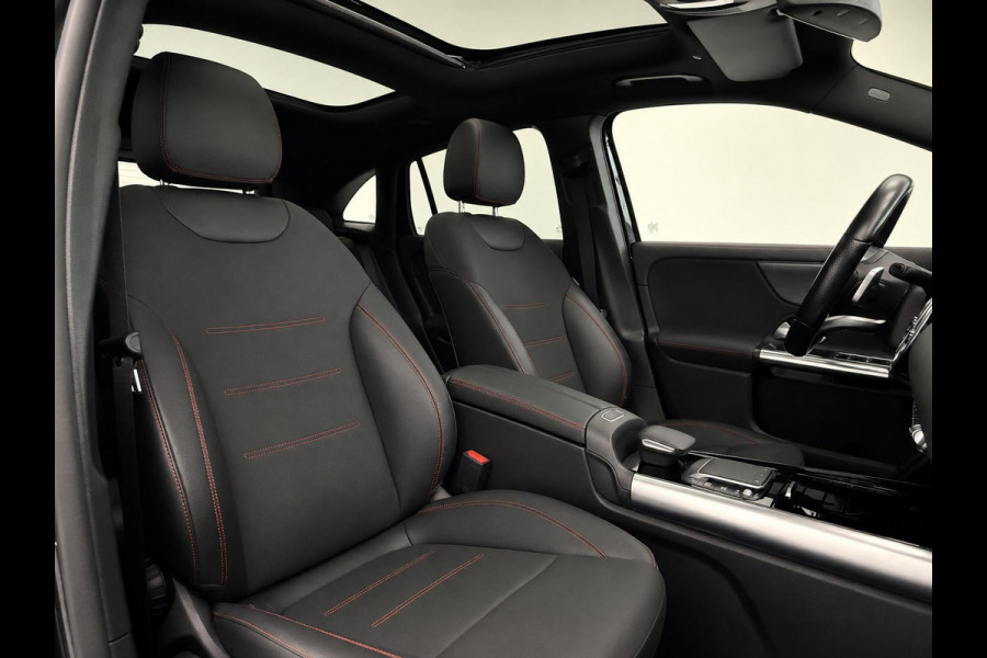 Mercedes-Benz GLA 200 AMG Line Business Solution Automaat Panoramadak Camera Stoelverwarming Ambient Lighting