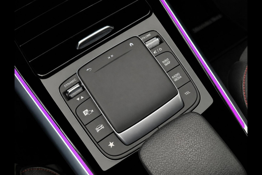 Mercedes-Benz GLA 200 AMG Line Business Solution Automaat Panoramadak Camera Stoelverwarming Ambient Lighting
