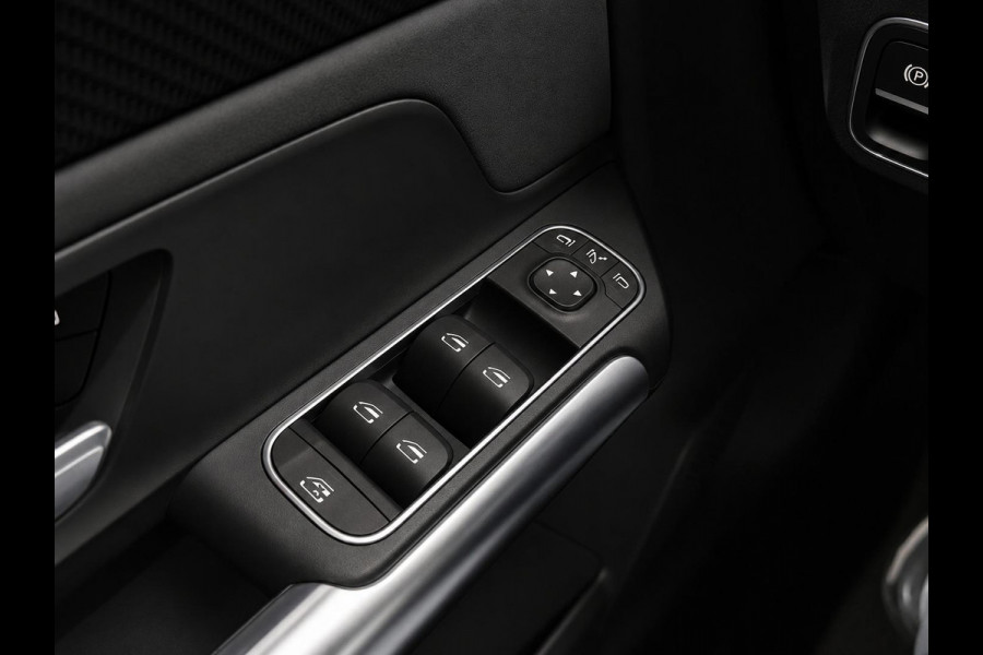 Mercedes-Benz GLA 200 AMG Line Business Solution Automaat Panoramadak Camera Stoelverwarming Ambient Lighting