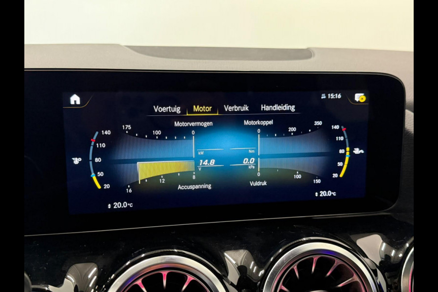 Mercedes-Benz GLA 200 AMG Line Business Solution Automaat Panoramadak Camera Stoelverwarming Ambient Lighting