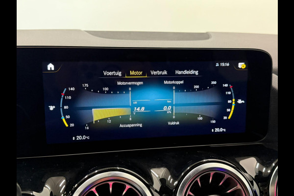 Mercedes-Benz GLA 200 AMG Line Business Solution Automaat Panoramadak Camera Stoelverwarming Ambient Lighting
