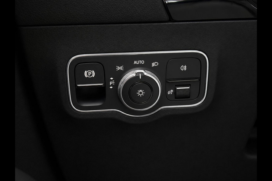 Mercedes-Benz GLA 200 AMG Line Business Solution Automaat Panoramadak Camera Stoelverwarming Ambient Lighting