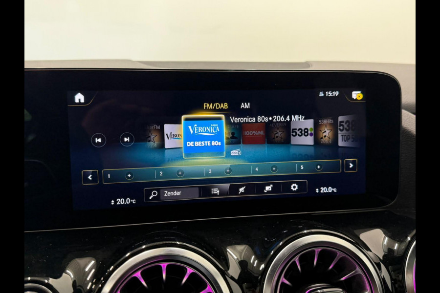 Mercedes-Benz GLA 200 AMG Line Business Solution Automaat Panoramadak Camera Stoelverwarming Ambient Lighting