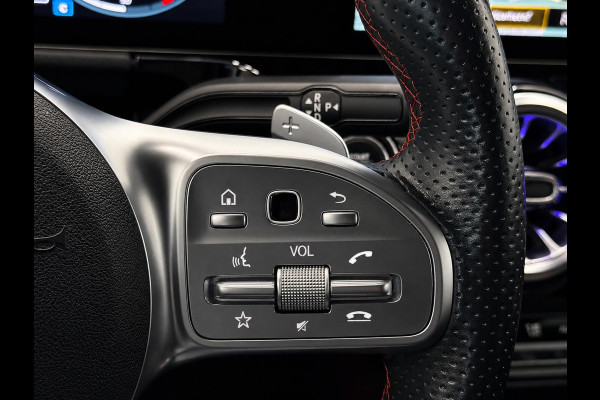 Mercedes-Benz GLA 200 AMG Line Business Solution Automaat Panoramadak Camera Stoelverwarming Ambient Lighting