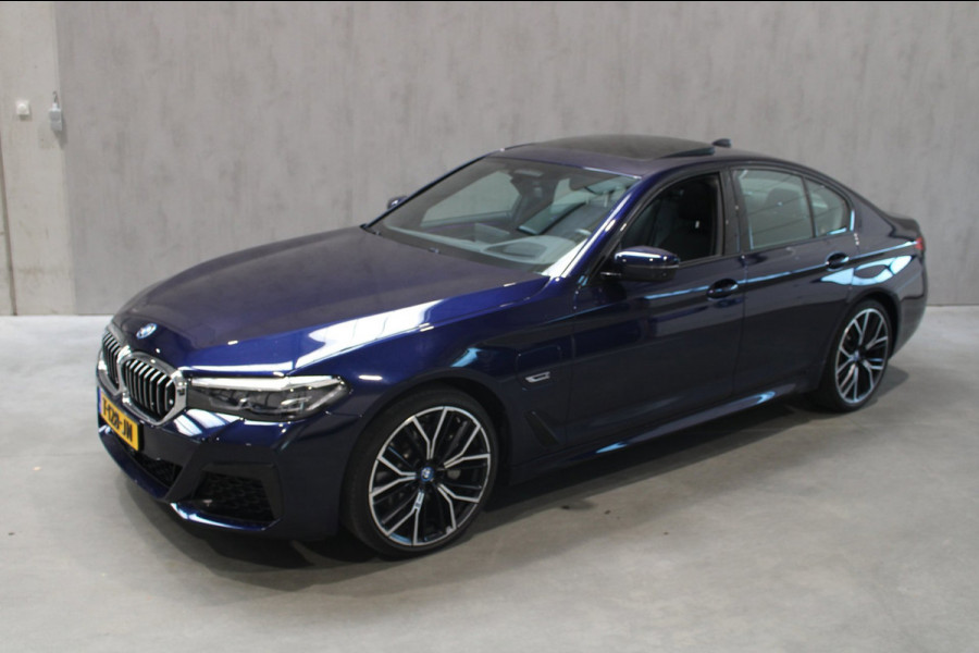 BMW 5 Serie 530e M-Sport Plus, Full option panoramadak/19inch/Harman Kardon/Head upp NL Auto